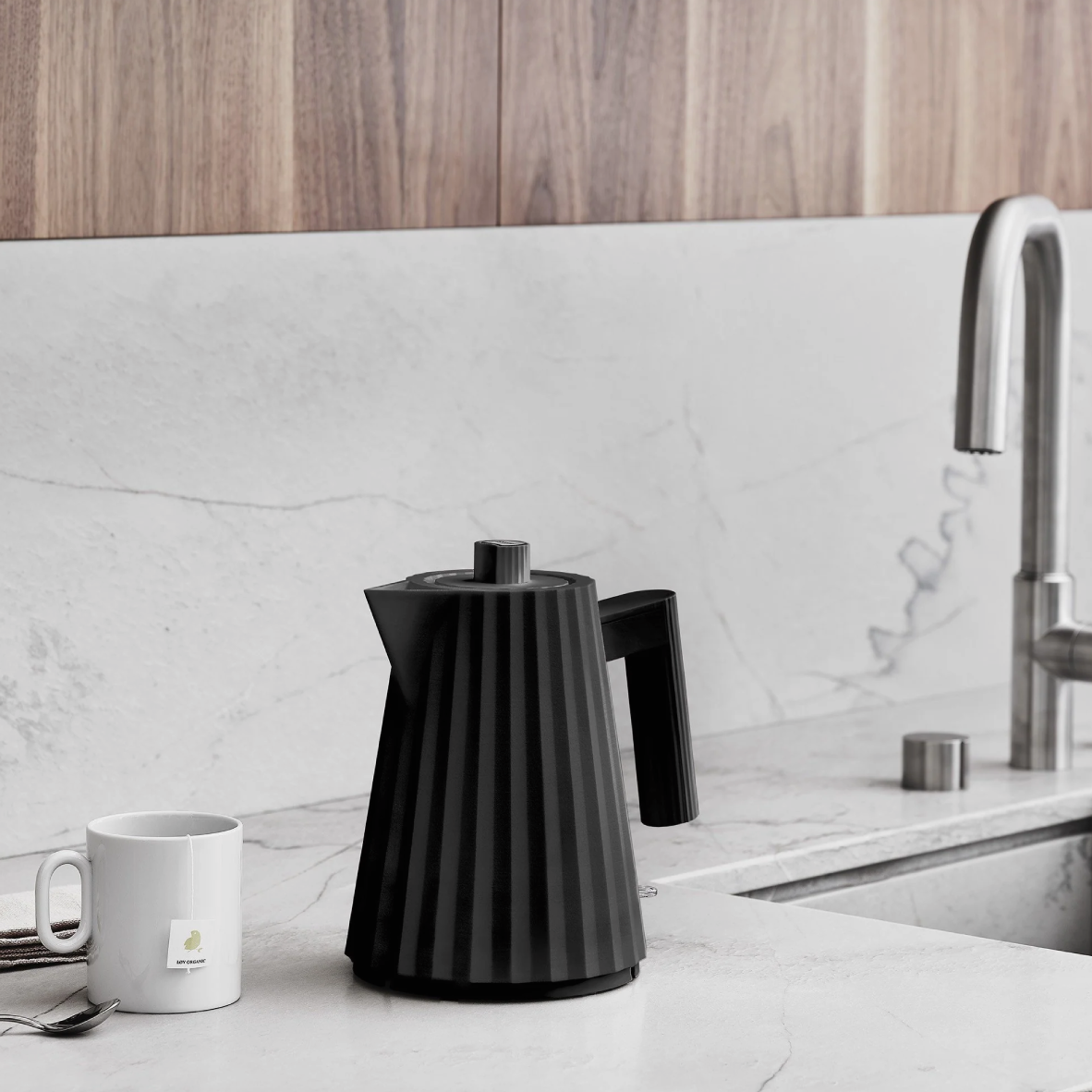 Alessi Plisse Electric Kettle 1L - Black