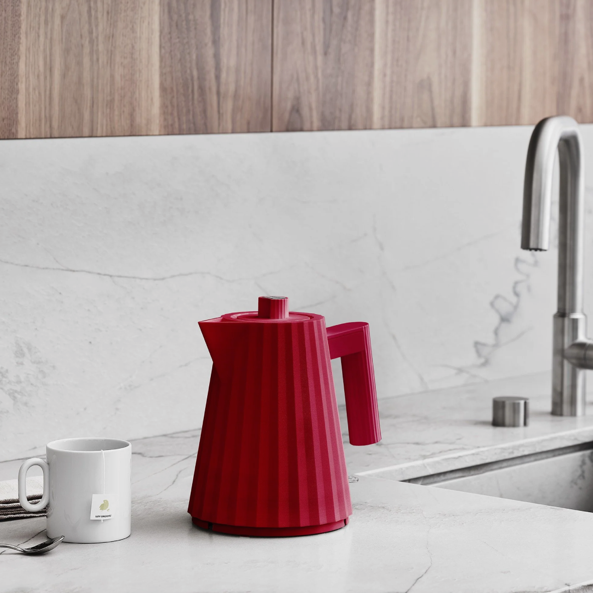 Alessi Plisse Electric Kettle 1L - Red