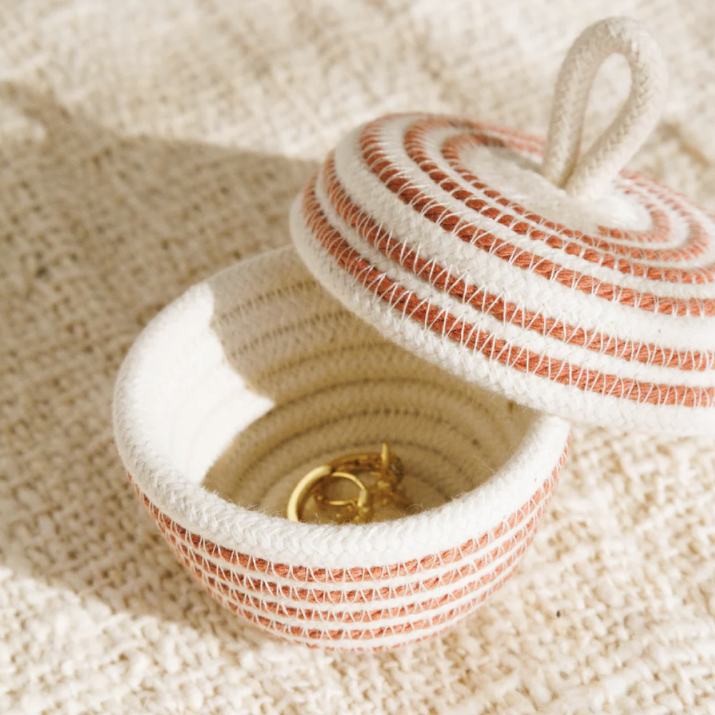 Acorn Lidded Basket - Intertwined Ivory & Rust