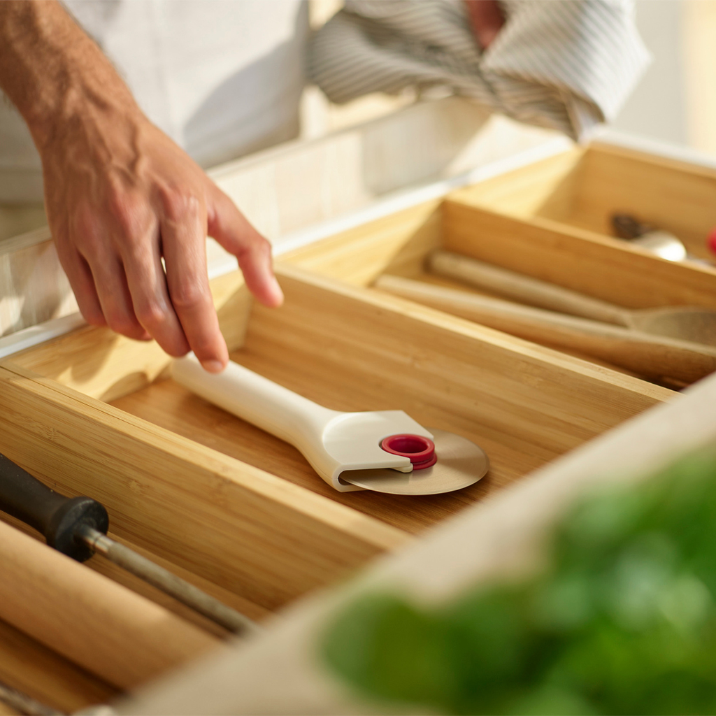 Ringo™ Easy-Clean Pizza Cutter Red
