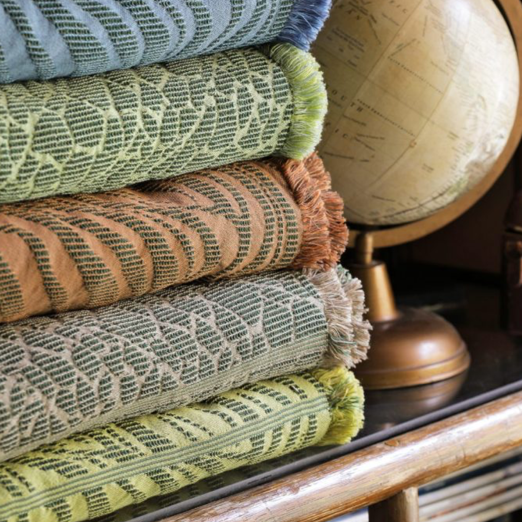 Safari Throw - Giraffe Mushroom