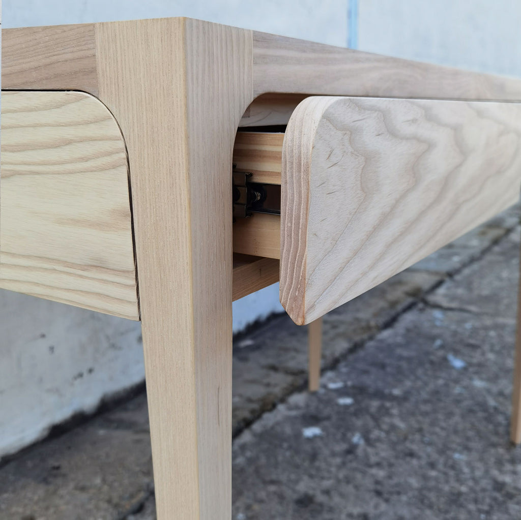 Oryx Writing Desk