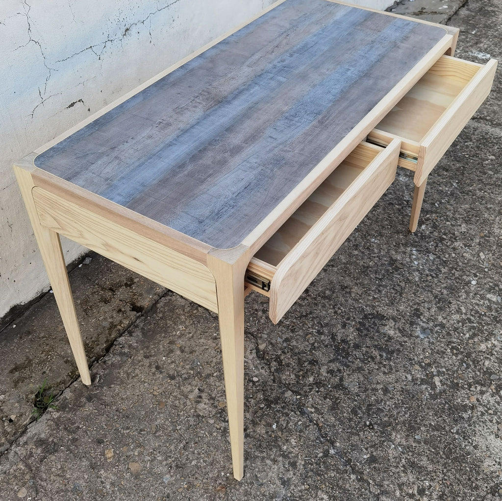 Oryx Writing Desk
